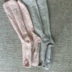 Kindred Bravely Compression Socks - Soft Pink and Light Gray